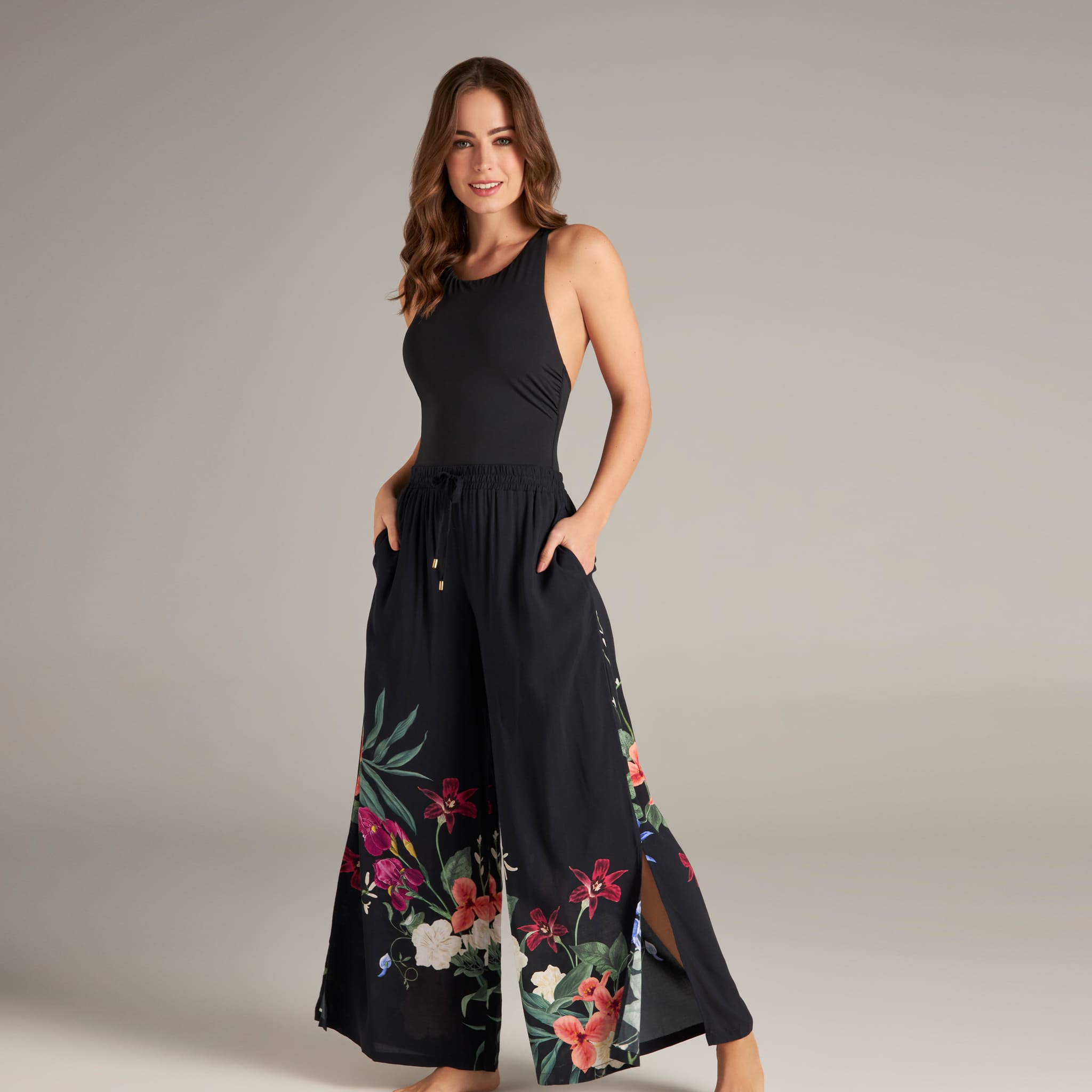 超希少【新品】20SS Warm Up Pant Black Floral FLORAL FANTASY JOSEPHINE COVERUP PANT– Jantzen